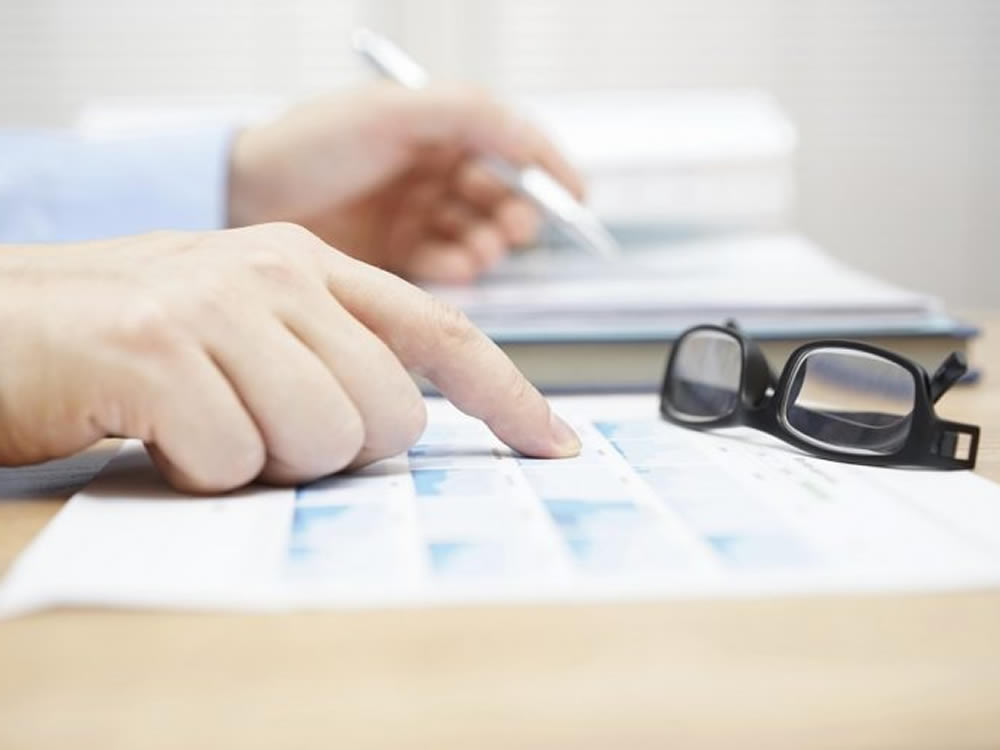 Man checking his structured or market-linked CDs report